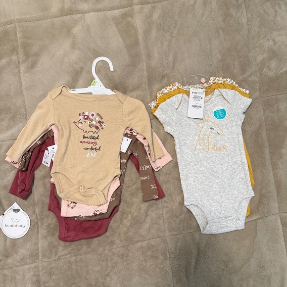 Baby girl clothes (0-3m) - Picture 1 of 3